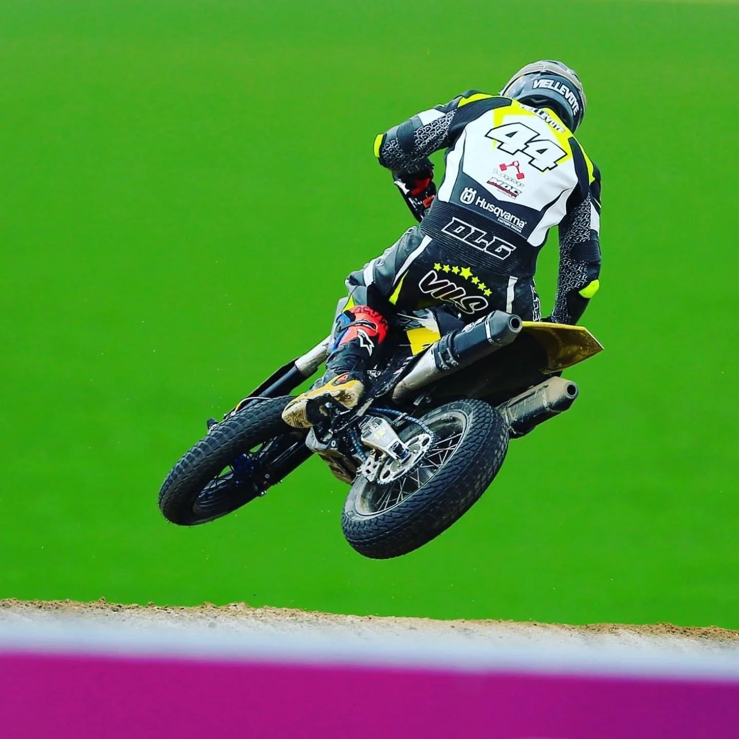 Pilote DLG en saut Supermoto