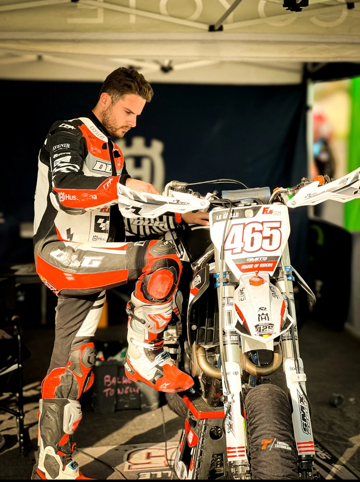 Pilote DLG dans le paddock